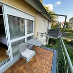 דירה Saxonia Homedeluxe Neue Hochwertige Voll Ausgestattete Mit Kueche Xxl Boxspringerbett 2 Einzelbetten Highspeed Internetflatrate Und Balkon Ideal Fuer Familien Paare Kulturinteressierte Und Geschaeftsreisende Mit Mwst *