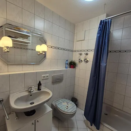 Saxonia Homedeluxe Neue Hochwertige Voll Ausgestattete Mit Kueche Xxl Boxspringerbett 2 Einzelbetten Highspeed Internetflatrate Und Balkon Ideal Fuer Familien Paare Kulturinteressierte Und Geschaeftsreisende Mit Mwst Apartamento Dresden