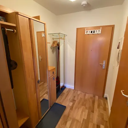 Saxonia Homedeluxe Neue Hochwertige Voll Ausgestattete Mit Kueche Xxl Boxspringerbett 2 Einzelbetten Highspeed Internetflatrate Und Balkon Ideal Fuer Familien Paare Kulturinteressierte Und Geschaeftsreisende Mit Mwst *