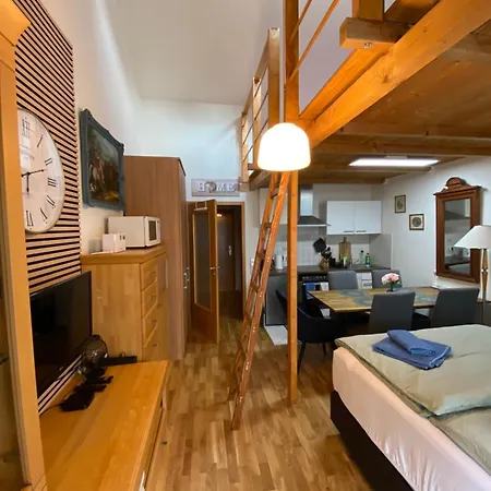 Saxonia Homedeluxe Neue Hochwertige Voll Ausgestattete Mit Kueche Xxl Boxspringerbett 2 Einzelbetten Highspeed Internetflatrate Und Balkon Ideal Fuer Familien Paare Kulturinteressierte Und Geschaeftsreisende Mit Mwst Διαμέρισμα