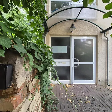 Apartamento Saxonia Homedeluxe Neue Hochwertige Voll Ausgestattete Mit Kueche Xxl Boxspringerbett 2 Einzelbetten Highspeed Internetflatrate Und Balkon Ideal Fuer Familien Paare Kulturinteressierte Und Geschaeftsreisende Mit Mwst *