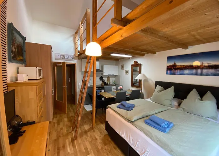 Saxonia Homedeluxe Neue Hochwertige Voll Ausgestattete Mit Kueche Xxl Boxspringerbett 2 Einzelbetten Highspeed Internetflatrate Und Balkon Ideal Fuer Familien Paare Kulturinteressierte Und Geschaeftsreisende Mit Mwst *