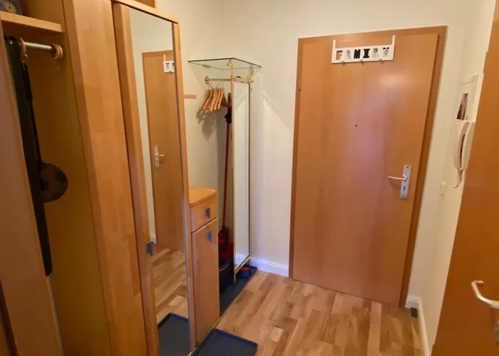 Saxonia Homedeluxe Neue Hochwertige Voll Ausgestattete Mit Kueche Xxl Boxspringerbett 2 Einzelbetten Highspeed Internetflatrate Und Balkon Ideal Fuer Familien Paare Kulturinteressierte Und Geschaeftsreisende Mit Mwst *