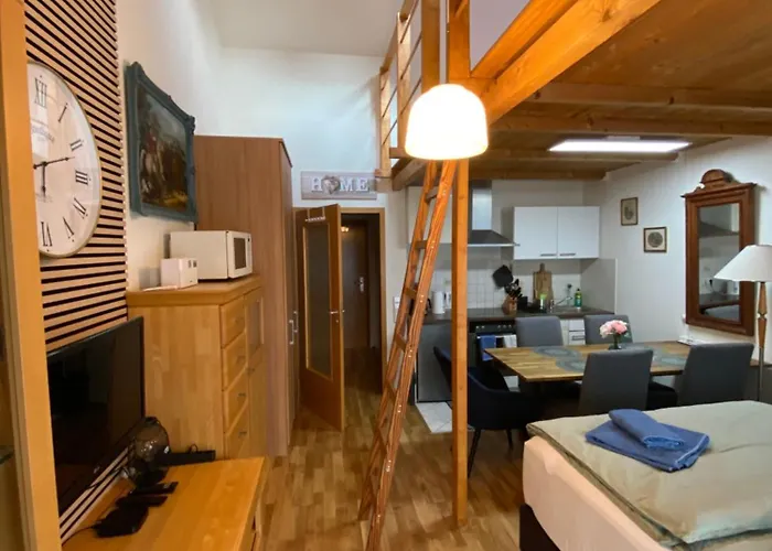 Saxonia Homedeluxe Neue Hochwertige Voll Ausgestattete Mit Kueche Xxl Boxspringerbett 2 Einzelbetten Highspeed Internetflatrate Und Balkon Ideal Fuer Familien Paare Kulturinteressierte Und Geschaeftsreisende Mit Mwst 公寓